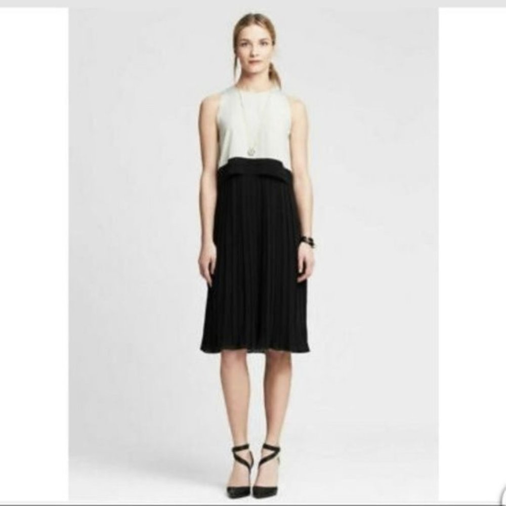 Banana Republic Black White Pleated Midi Dress size 12